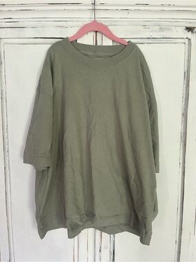 Hollister Heavyweight Boxy Crop Tee in Olive- never worn